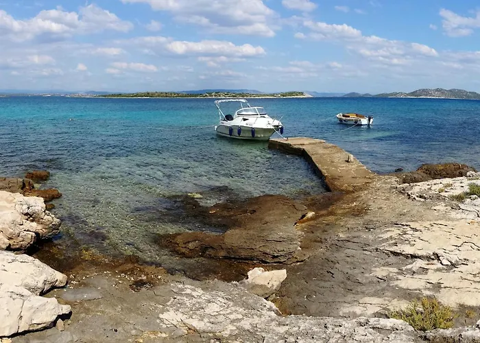 Vikendica Secluded Fisherman's Cove Matuskovica, Pasman - 11343